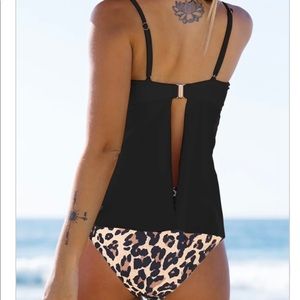 NWT Tankini w leopard bottoms and open back.